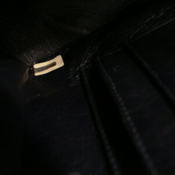 Chanel V Stitch Shoulder Bag Lambskin Navy Blue Red - Picture 9 of 10